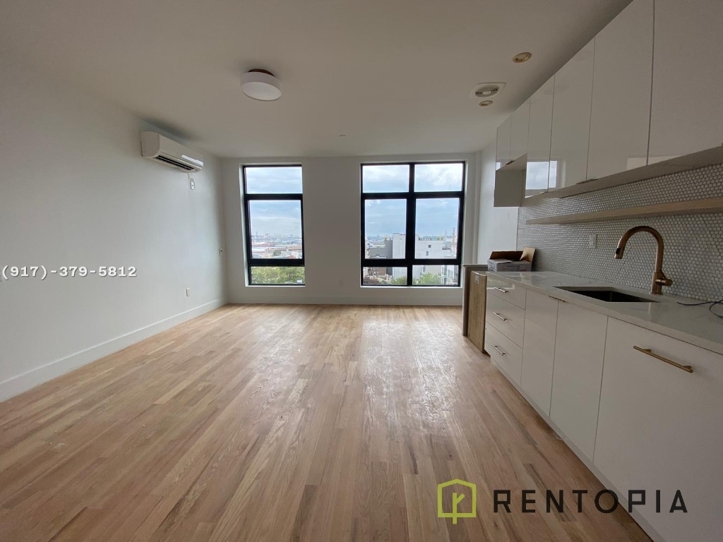 1056 Manhattan Avenue - Photo 2