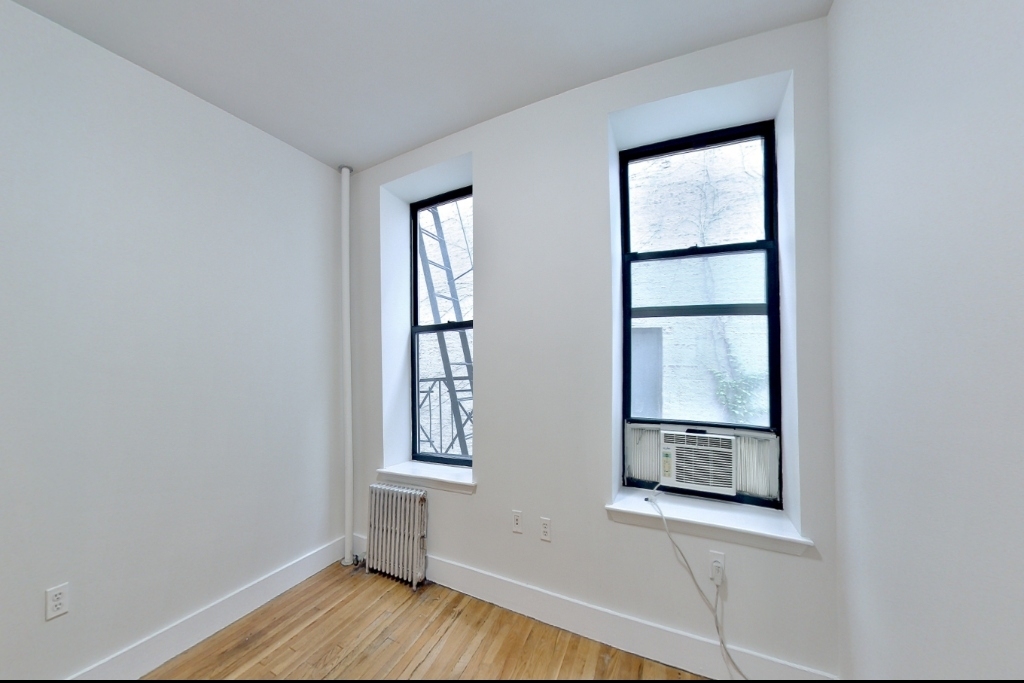 218 East 6th Street - Photo 1