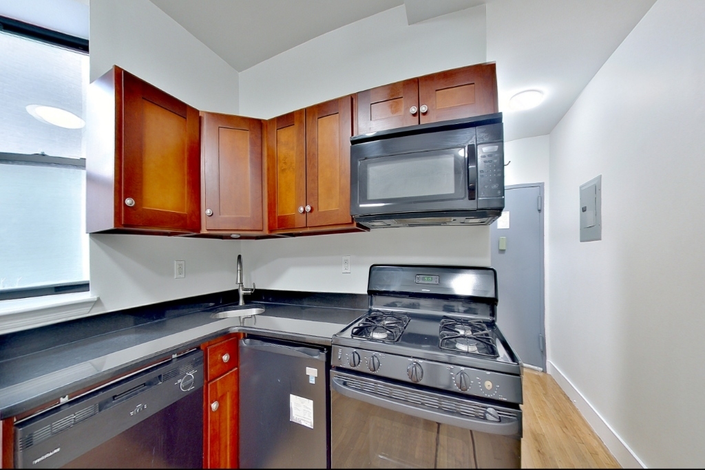 218 East 6th Street - Photo 2