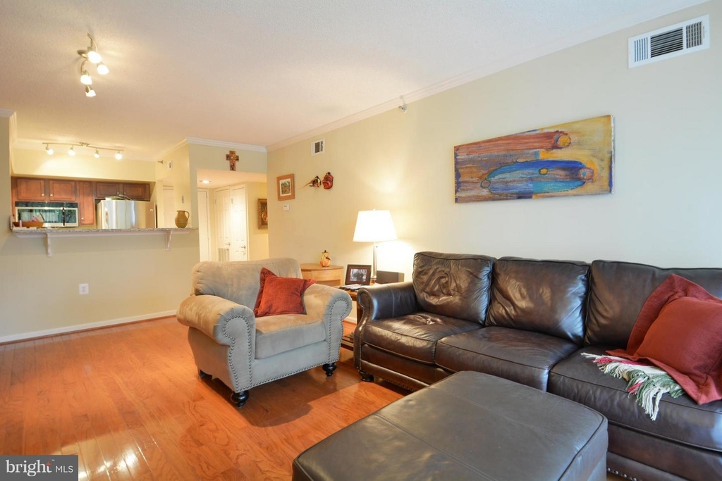 1001 Randolph St #211 - Photo 4