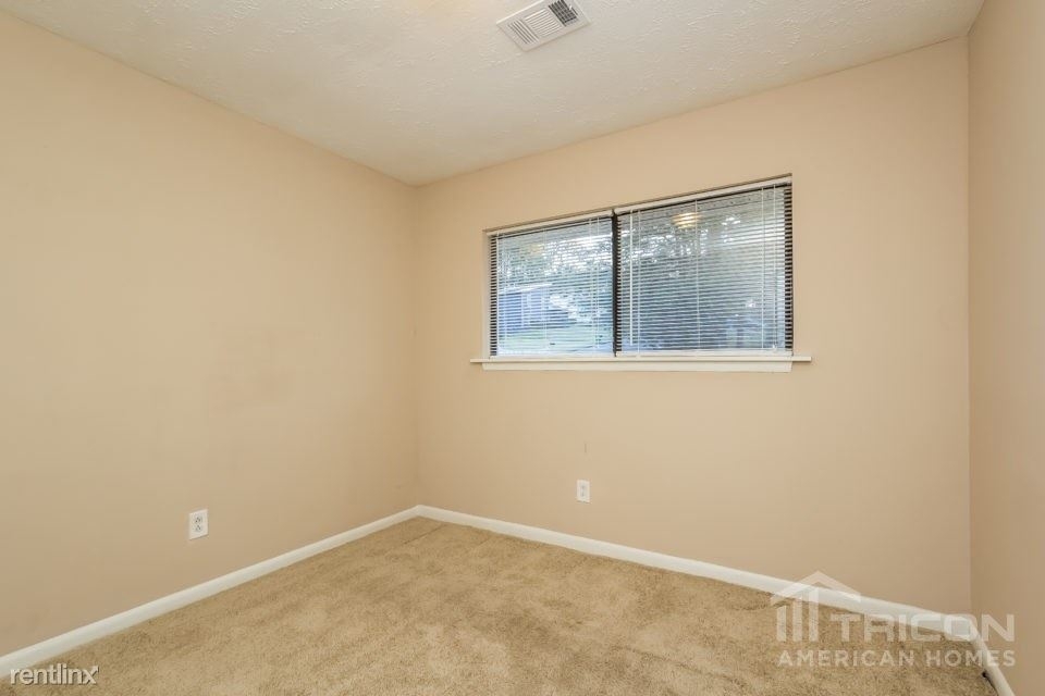 4033 Majestic Drive Sw - Photo 3