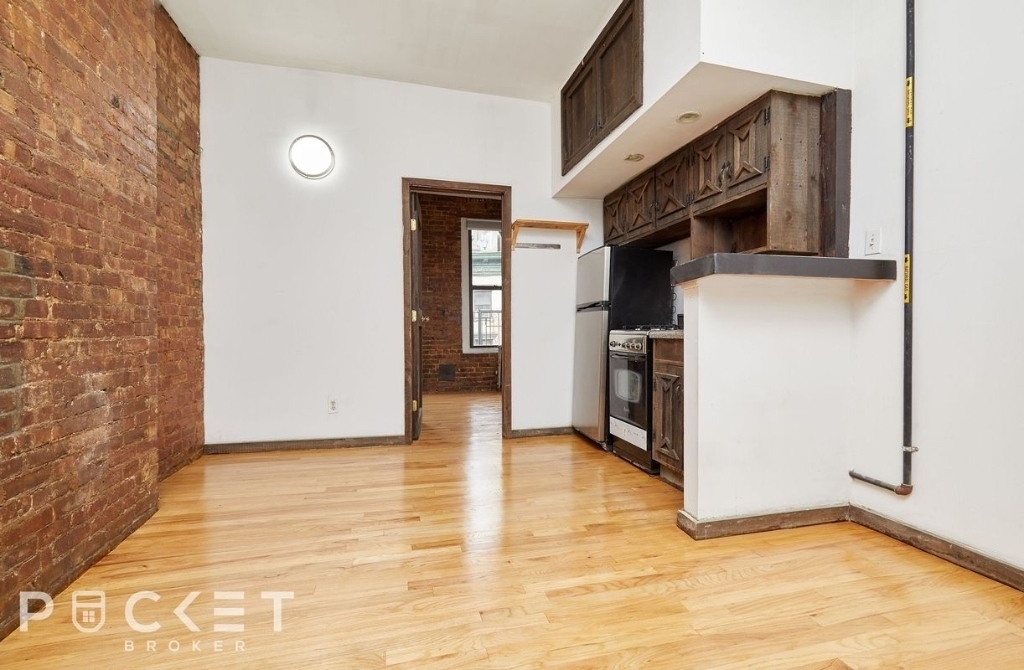 516 East 12th Street - Photo 1