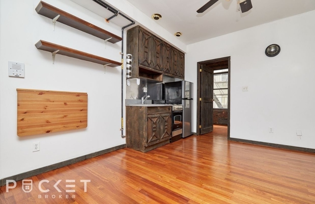 516 East 12th Street - Photo 2