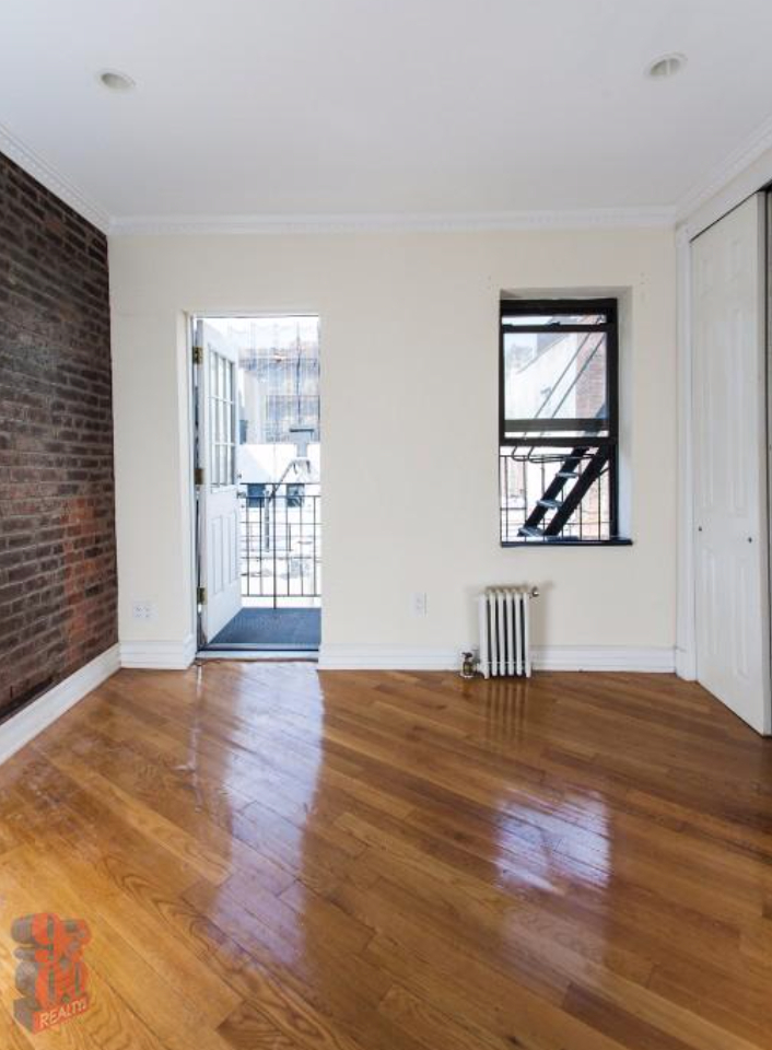 279 East 10th Street - Photo 1