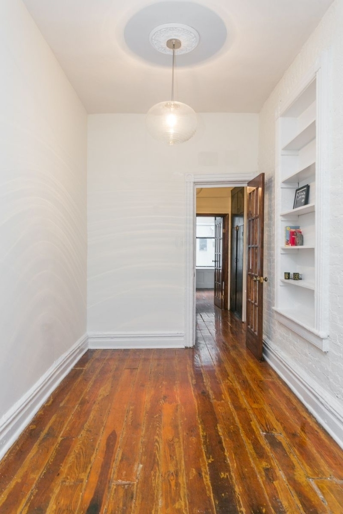 340 West 17th Street - Photo 3