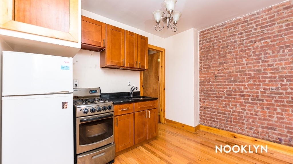 559 St Johns Pl - Unit: 2F - Photo 10