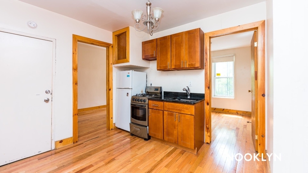 559 St Johns Pl - Unit: 2F - Photo 1