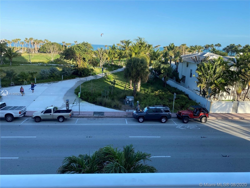 7600 Collins Ave - Photo 22