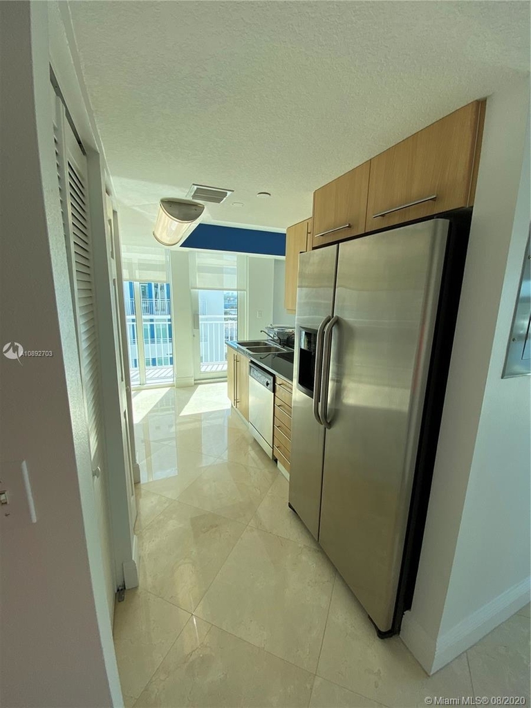 7600 Collins Ave - Photo 3