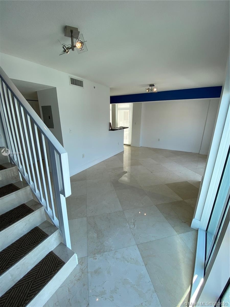 7600 Collins Ave - Photo 13