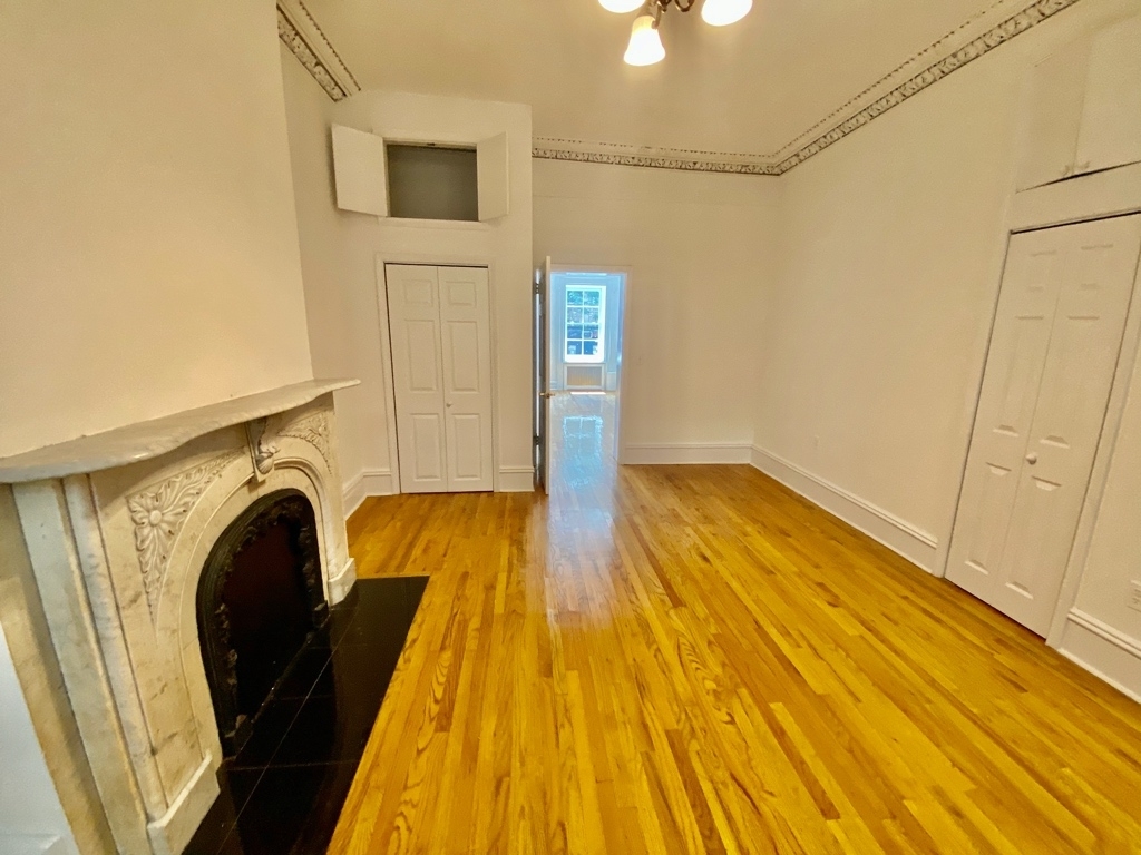 231 West 13th Street - Photo 4