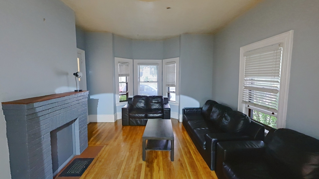 78 Irving St. - Photo 5