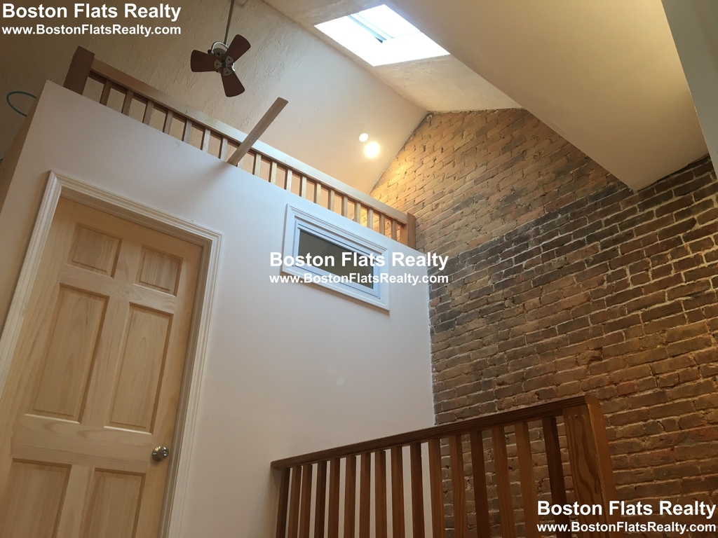 206 Northampton St. - Photo 2