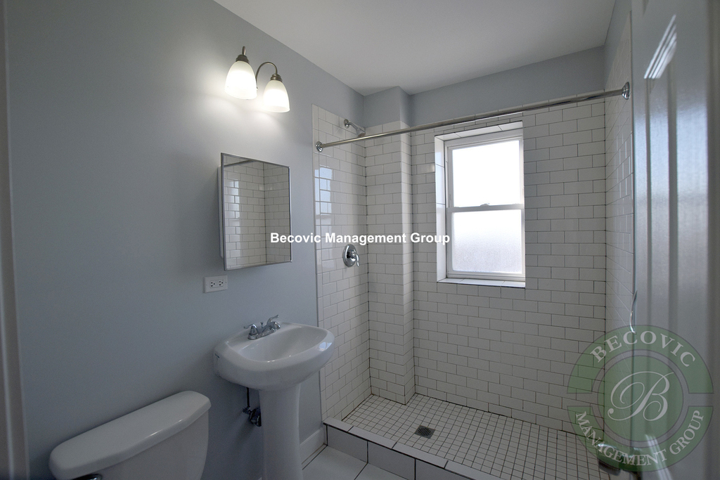 7450 North Greenview Ave. - Photo 5