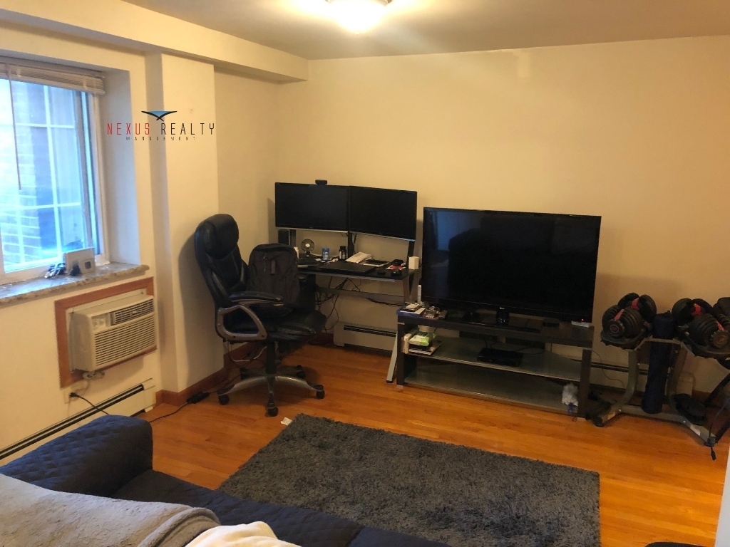 20-14 37th street - Photo 6