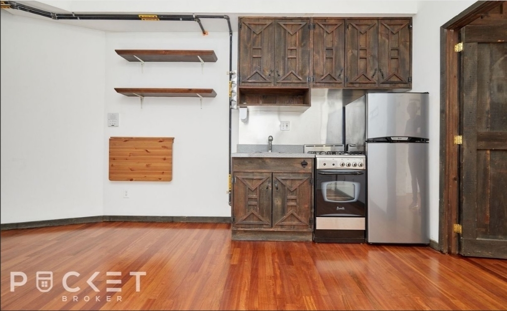 516 East 12th Street - Photo 1