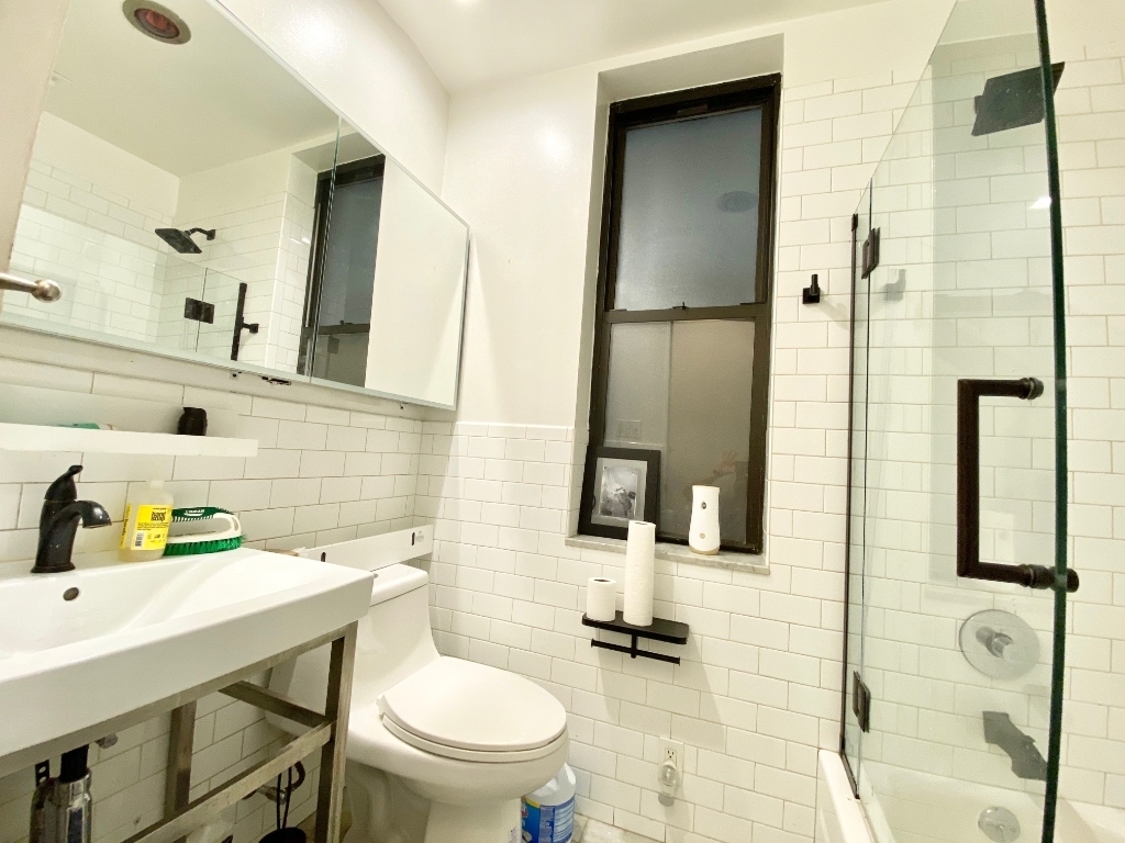 435 West 24th Street - Photo 2