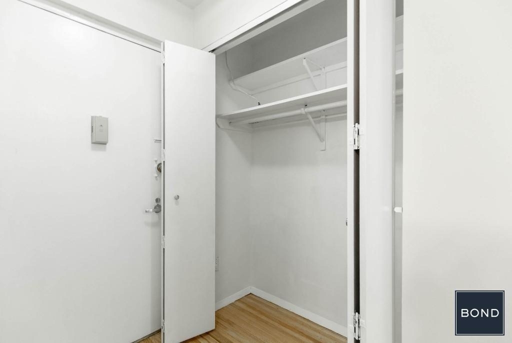 365 West 52nd Street - Photo 7