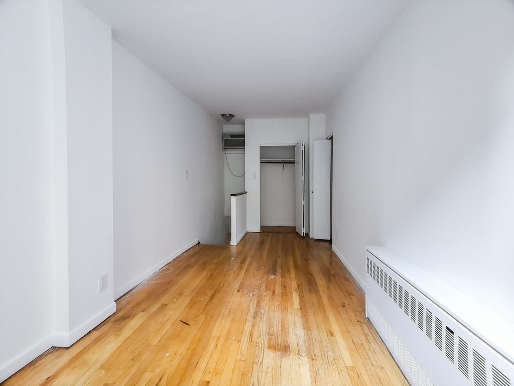 146 East 39th Street - Photo 3