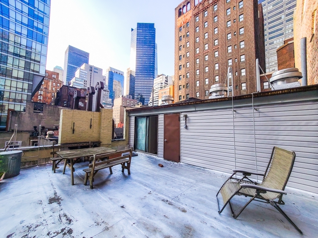 146 East 39th Street - Photo 2