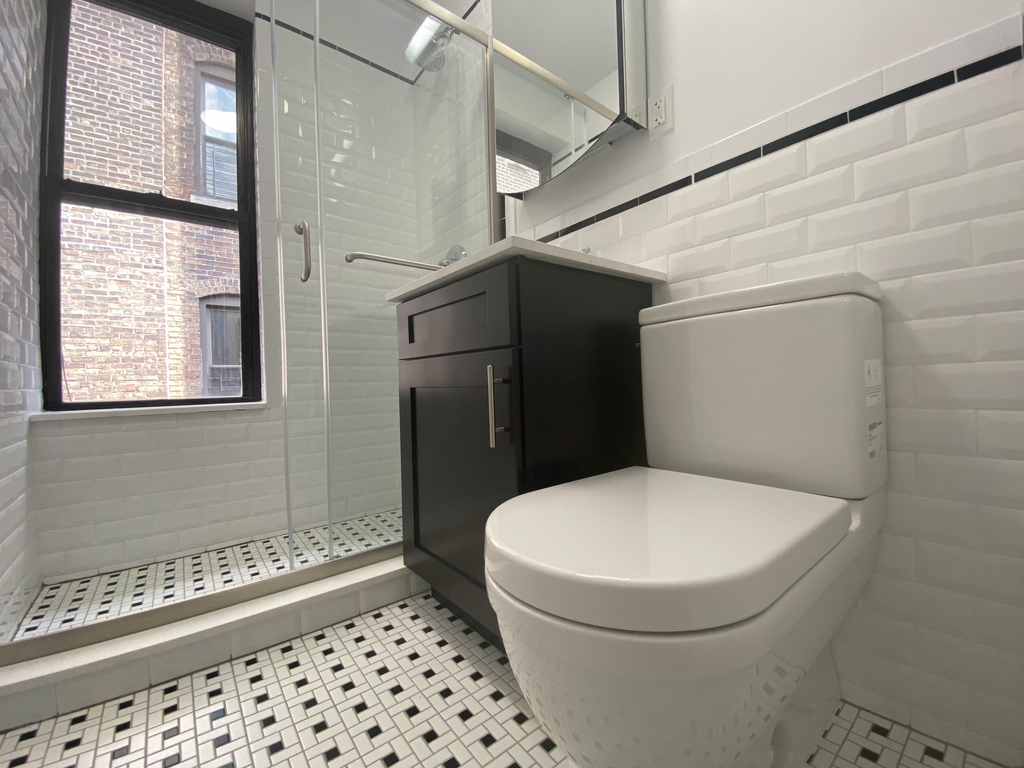 214 West 21st Street - Photo 6