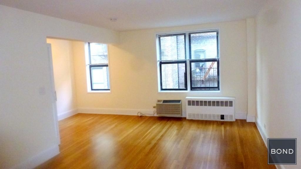 305 West 13th Street - Photo 2