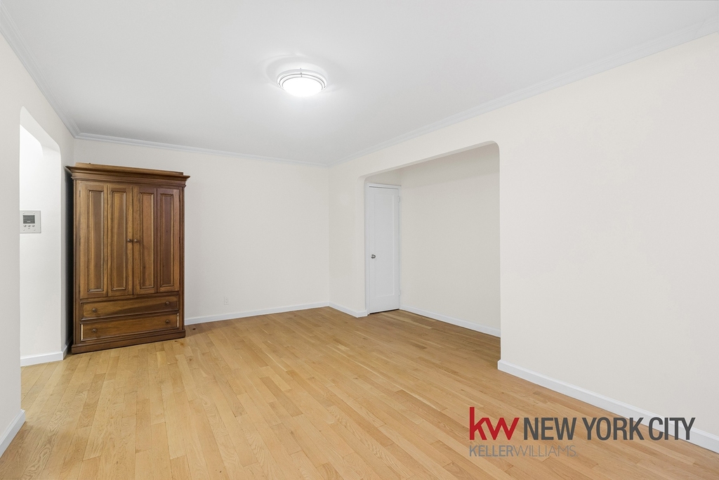 425 Central Park West - Photo 9