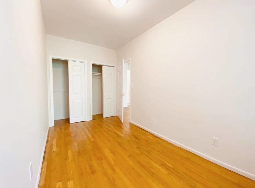 270 West 25 Street - Photo 3