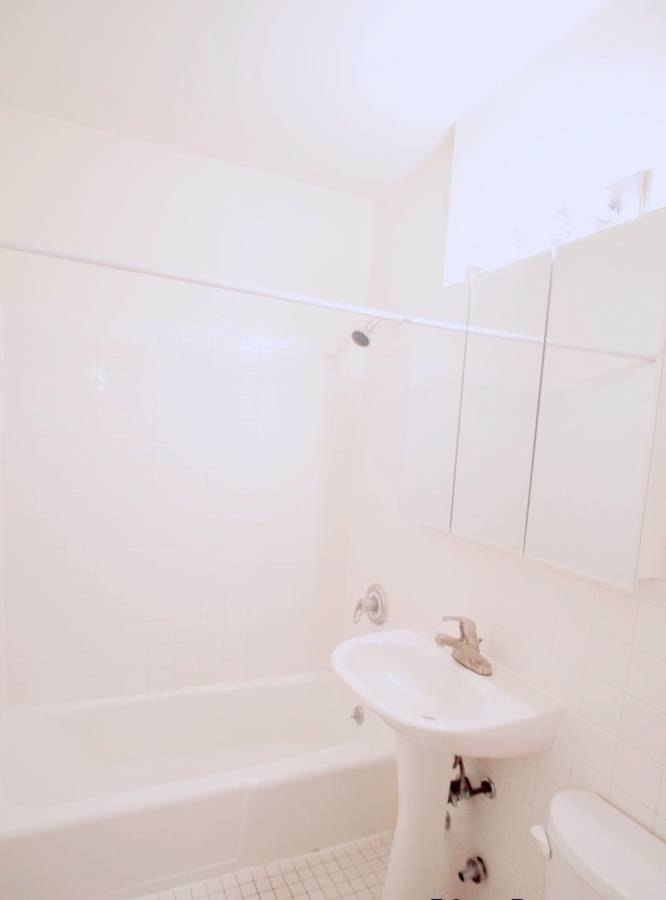 270 West 25 Street - Photo 5