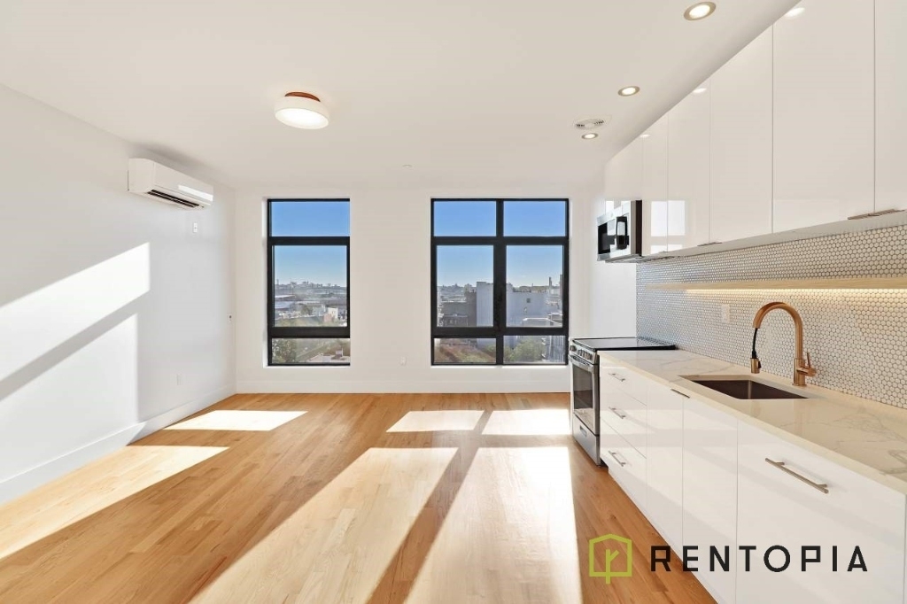 1056 Manhattan Avenue - Photo 1