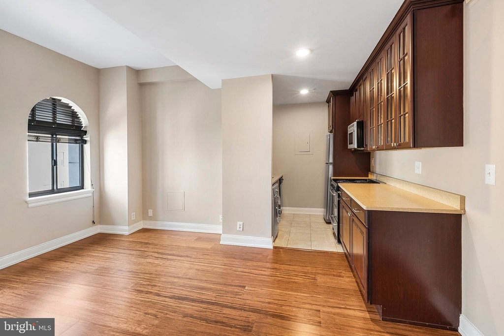 222 W Rittenhouse Square - Photo 1