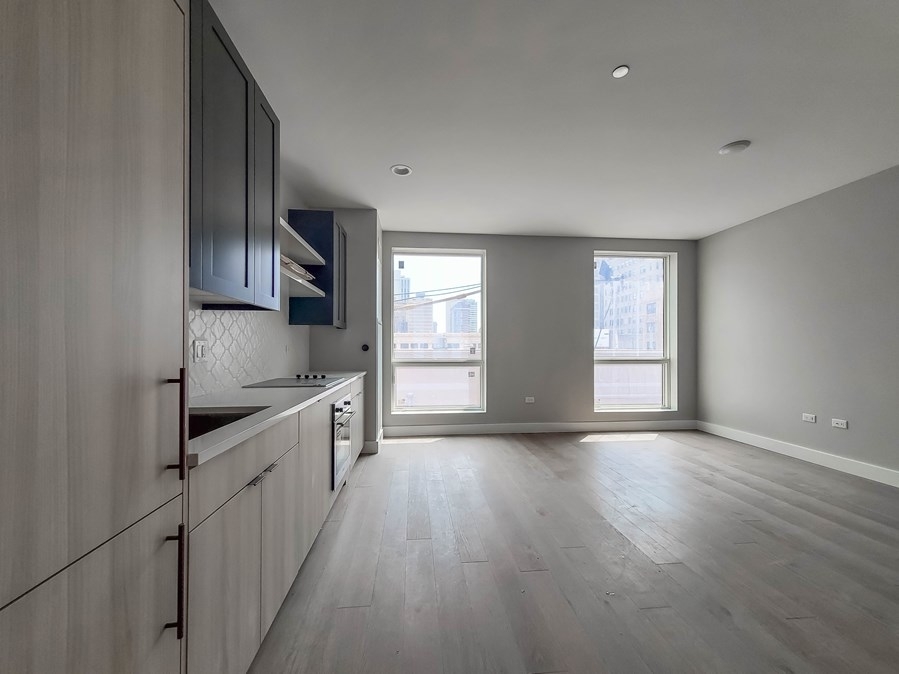 1201 N Clark - Photo 1