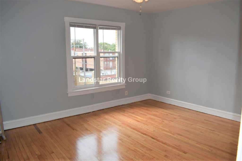 4602 N Beacon - Photo 1