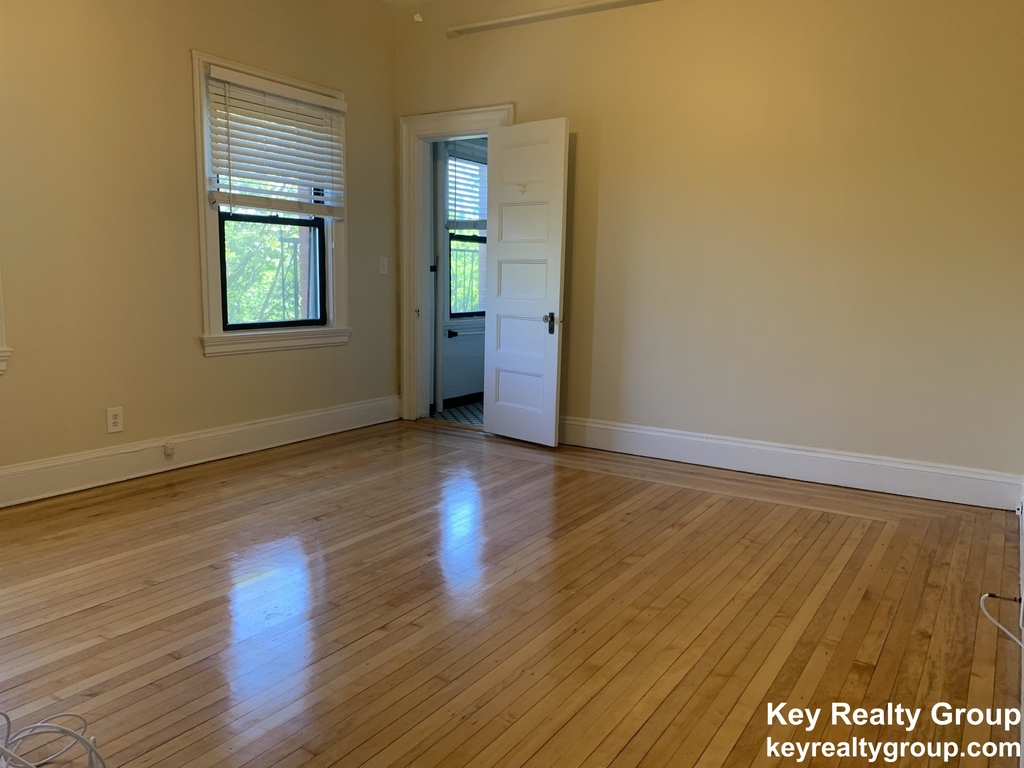 1470 Beacon St. - Photo 2