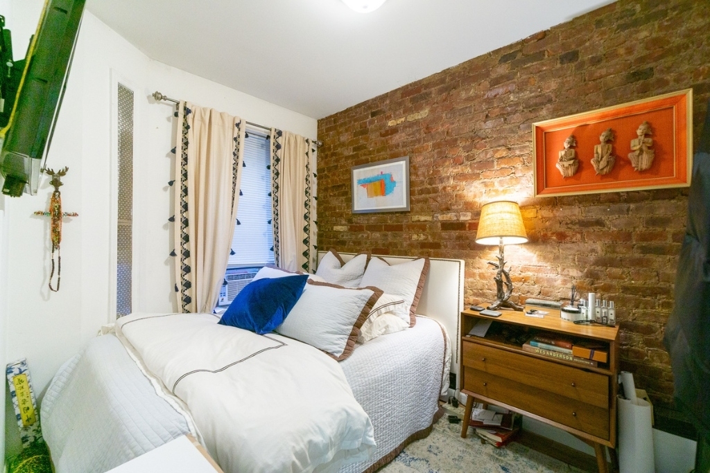 325 East 21st Street - Photo 4