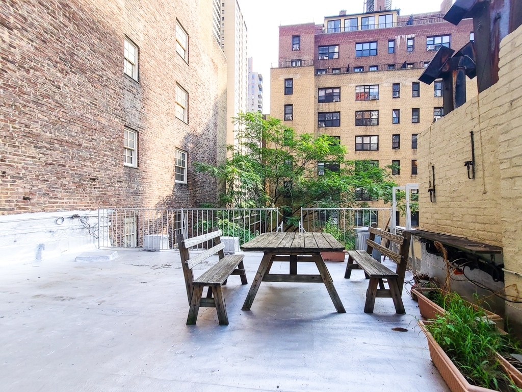 146 East 39th Street - Photo 0