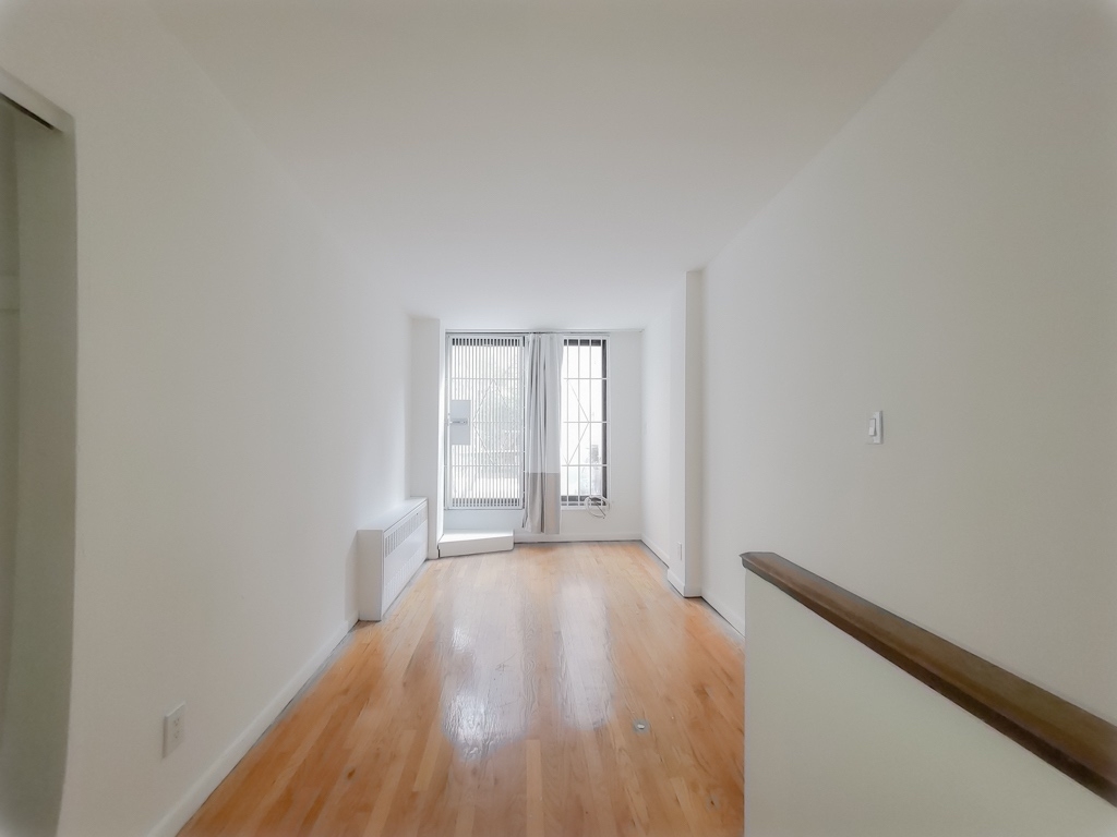 146 East 39th Street - Photo 6