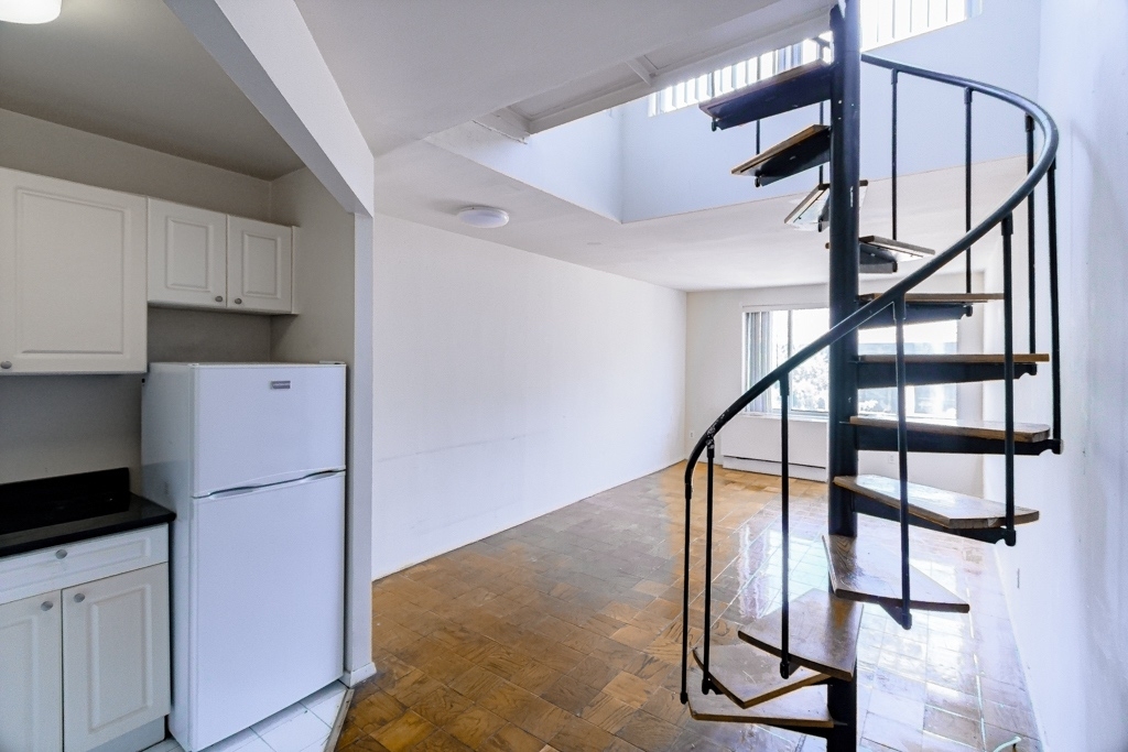 220 East 24th Street #8D Penthouse - Photo 3