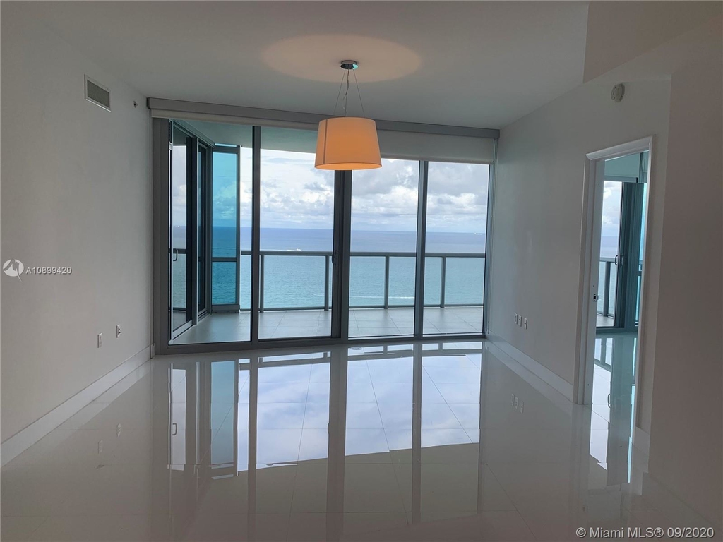17121 Collins Ave - Photo 4
