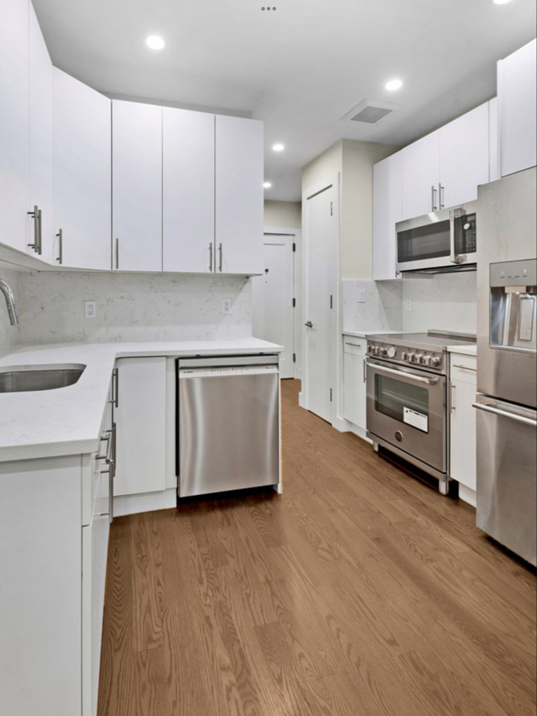 407 Park Avenue South - Photo 1
