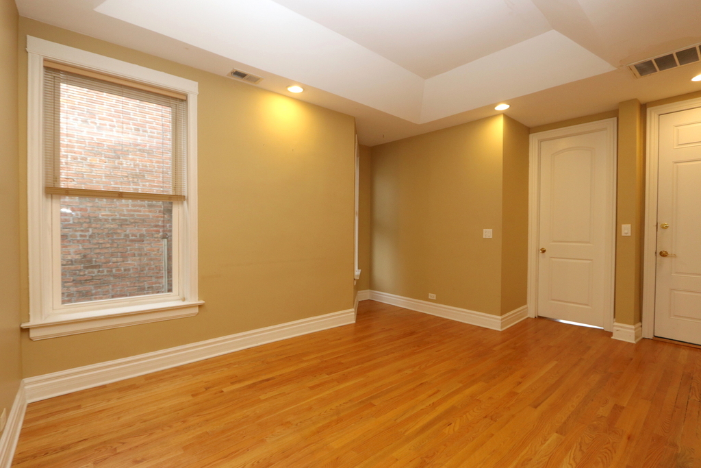 2431 North Kedzie Boulevard - Photo 2