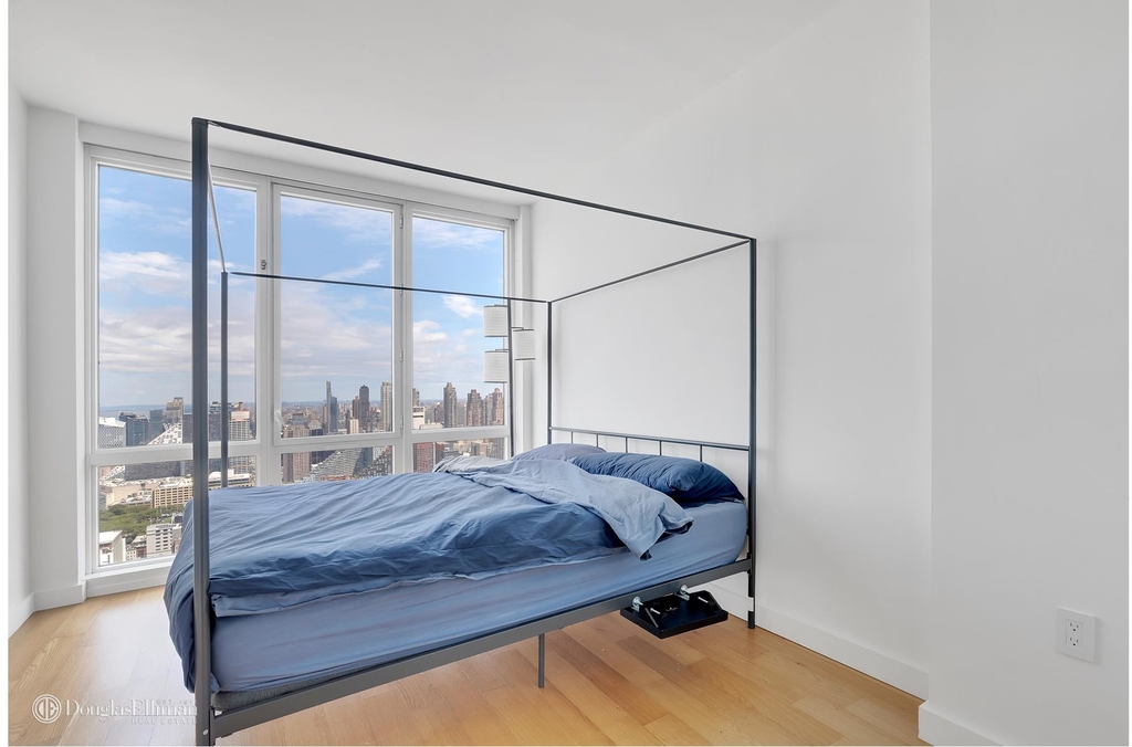 605 West 42nd St - Photo 5