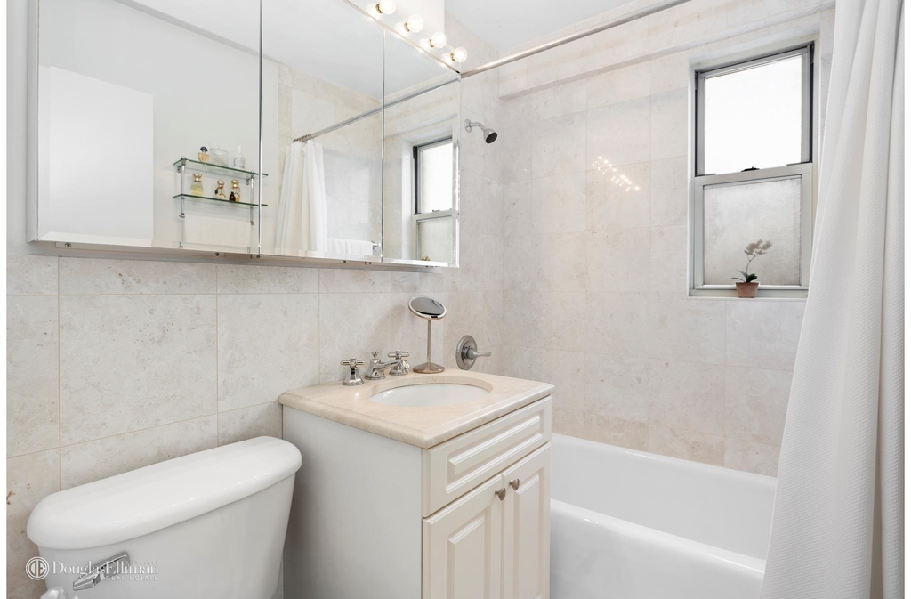 177 East 75th St - Photo 3