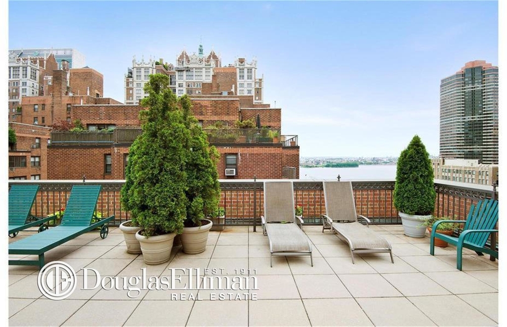 305 East 40th St - Photo 2