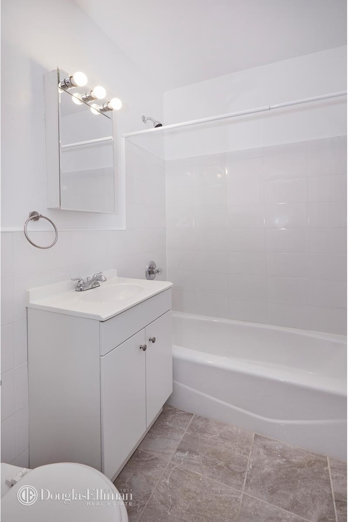 315 East 54th St - Photo 5