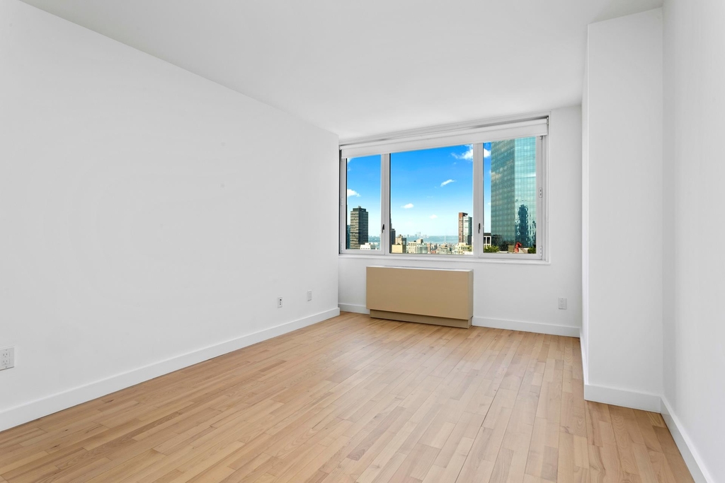 322 W 57th St - Photo 5