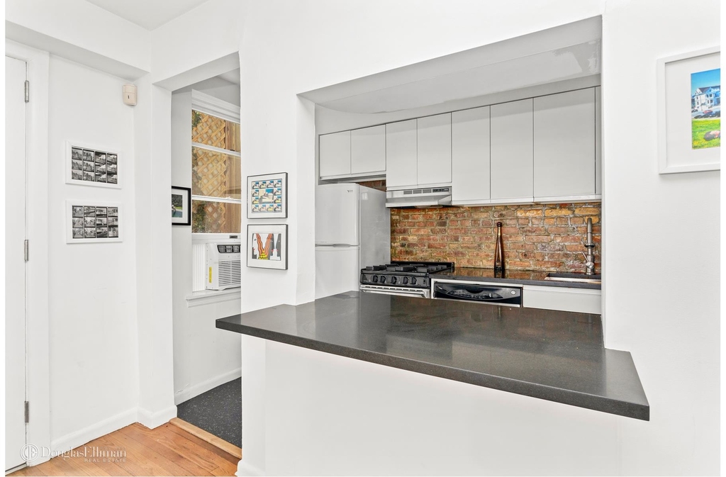 47 West 12th St - Photo 1