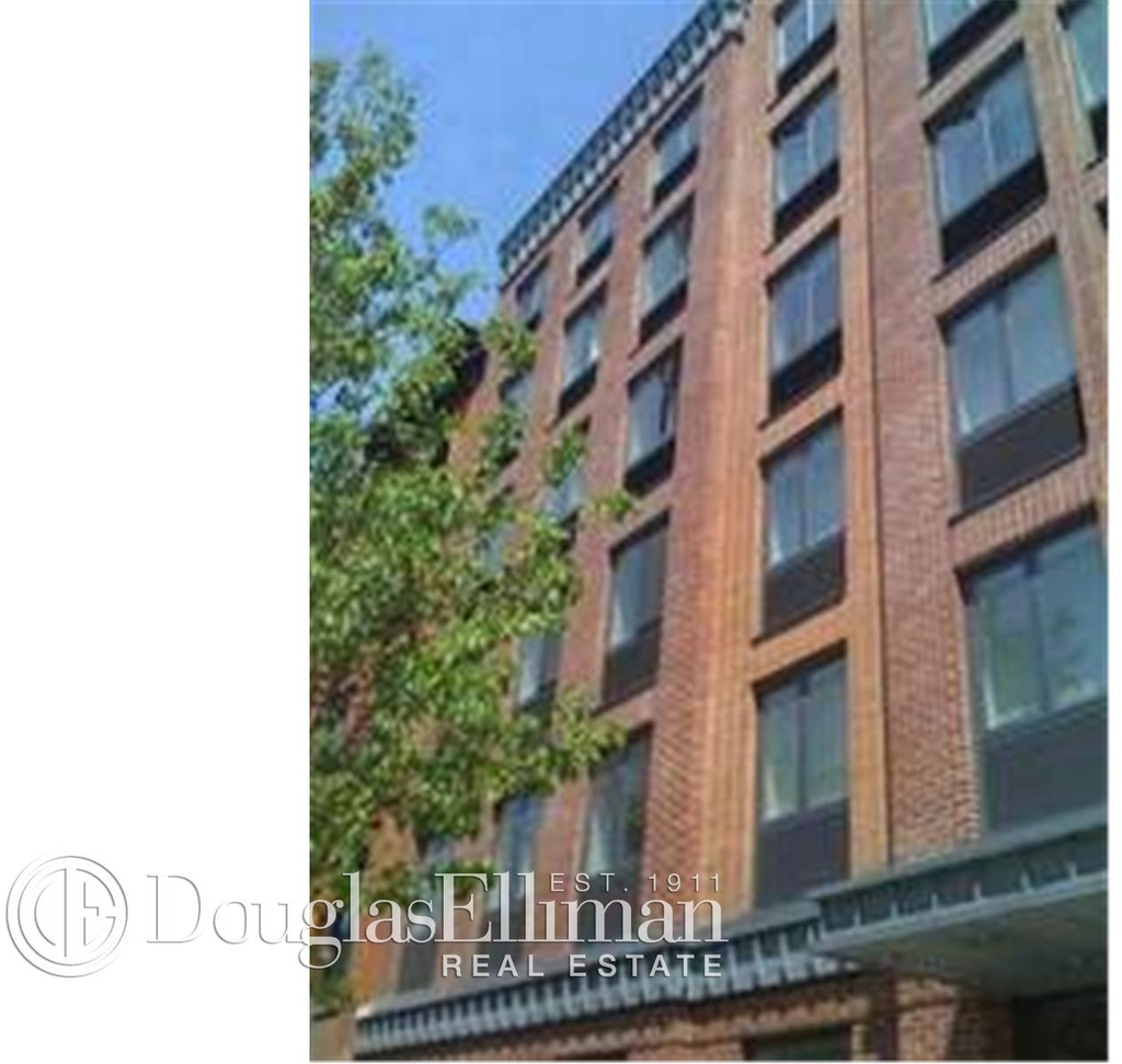 401 West 22nd St - Photo 1