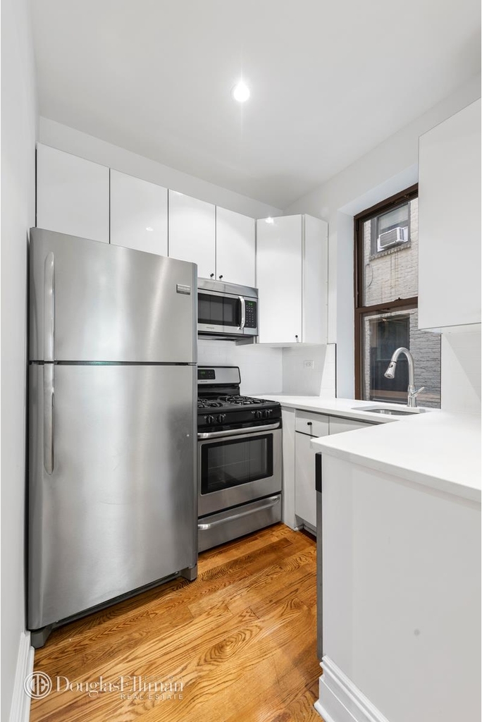 115 Greenpoint Avenue - Photo 3