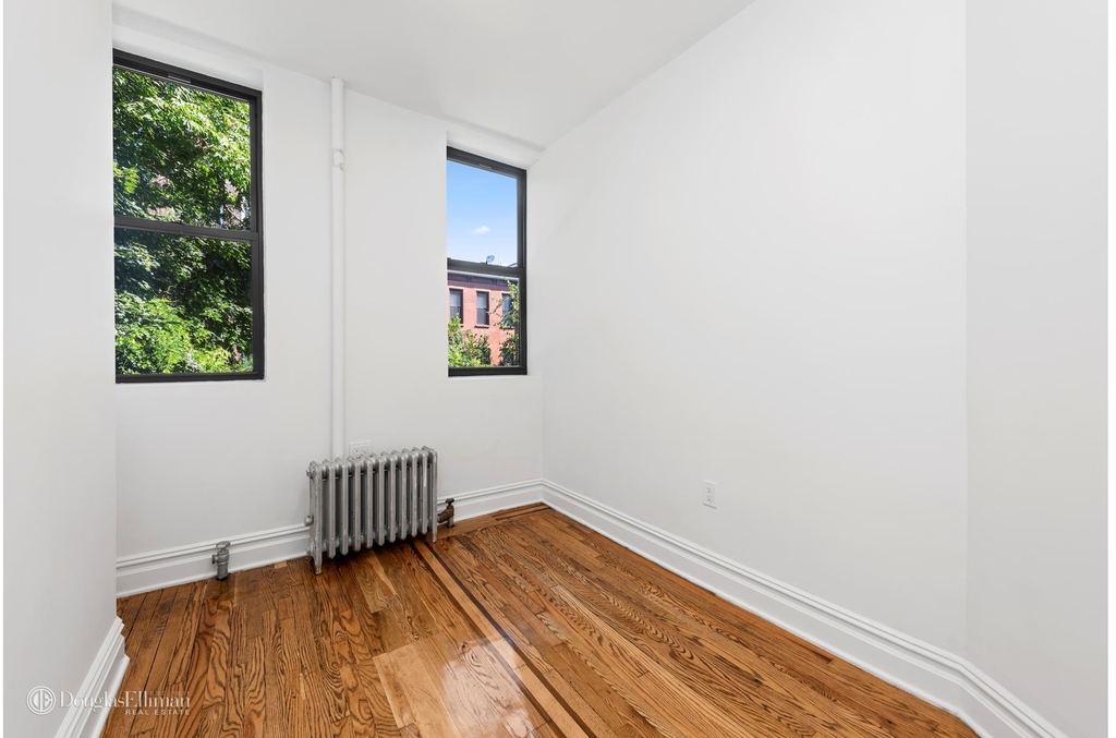 115 Greenpoint Avenue - Photo 4